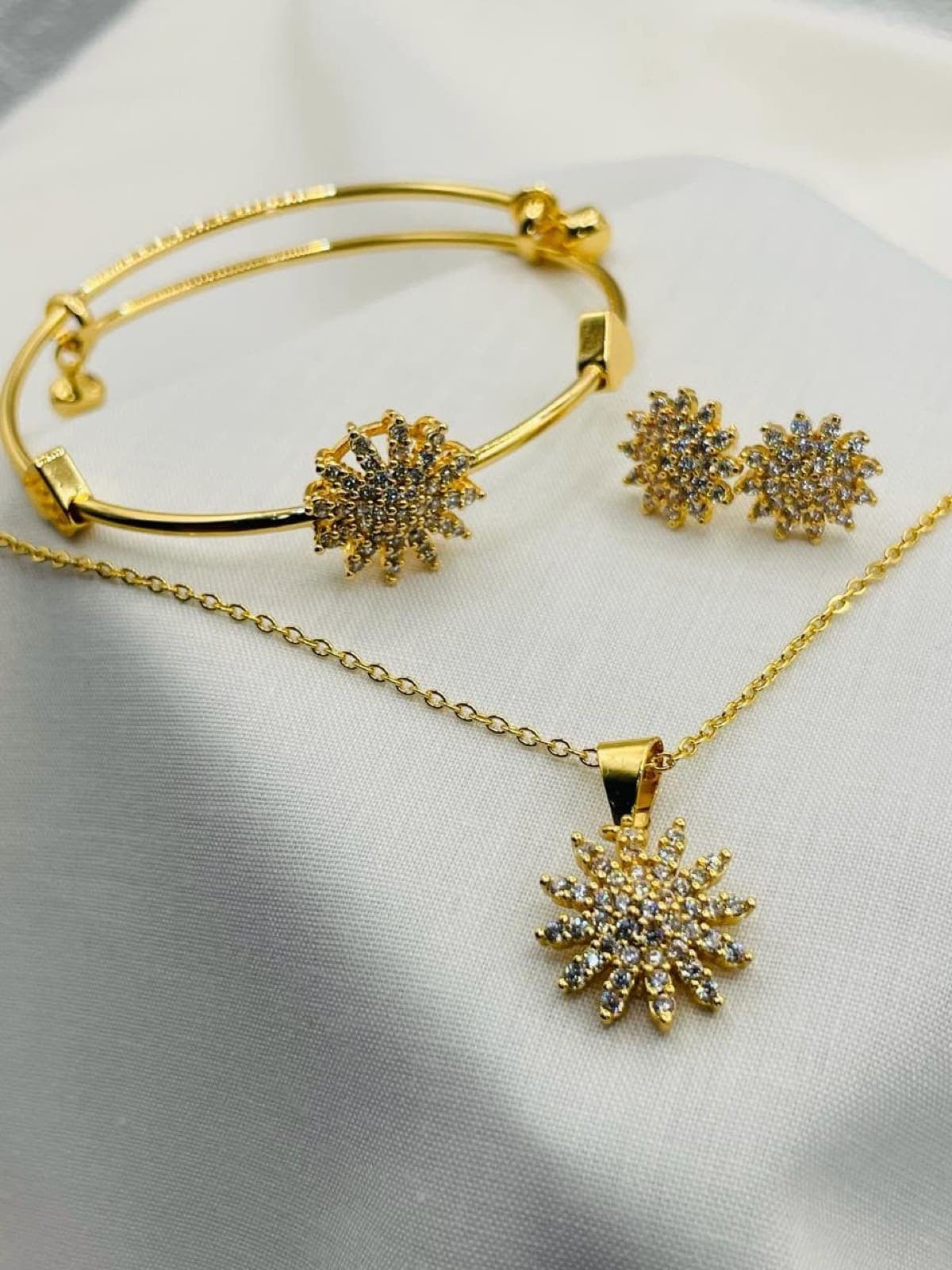 Elegant Crystal Sunburst Jewelry Set