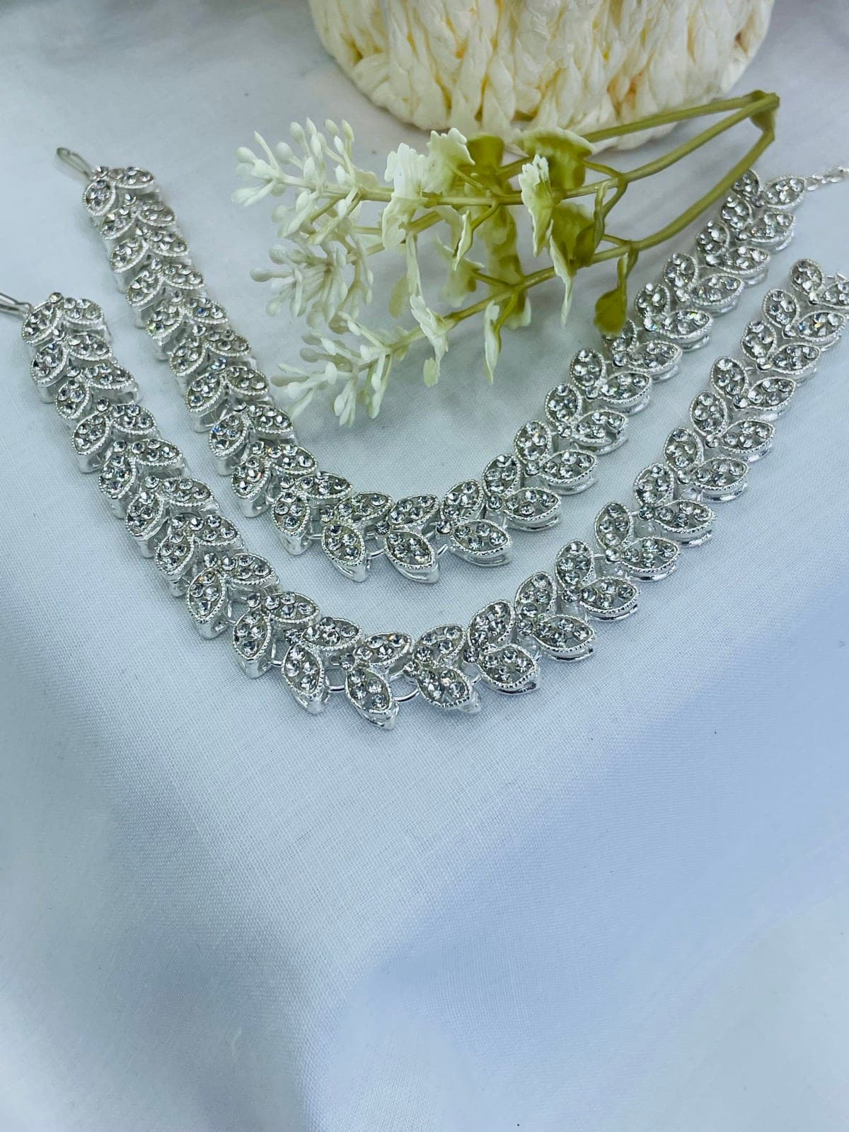 Sparkling Leaf Design Anklet